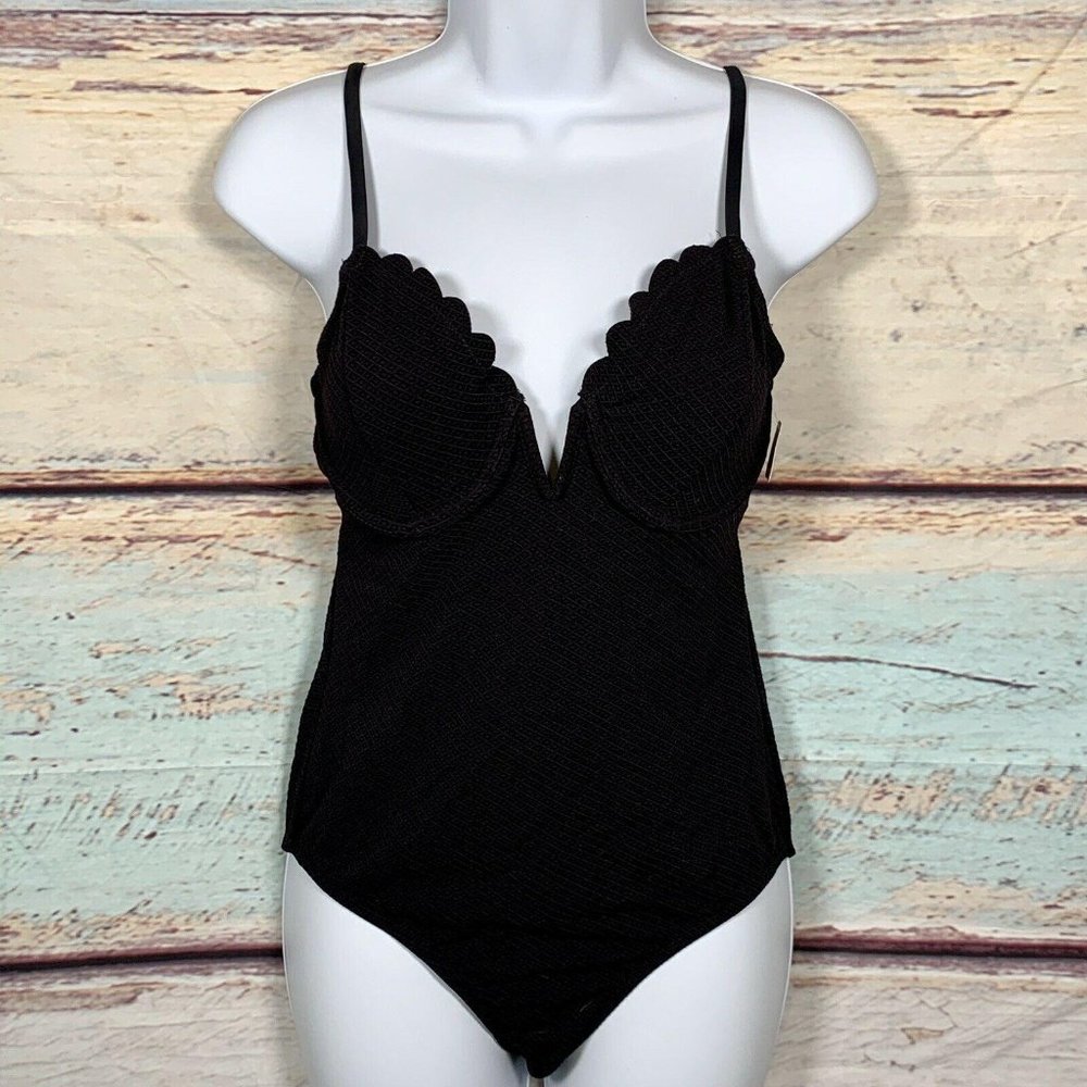 Jessica Simpson Medium Black Scalloped Wire Swim